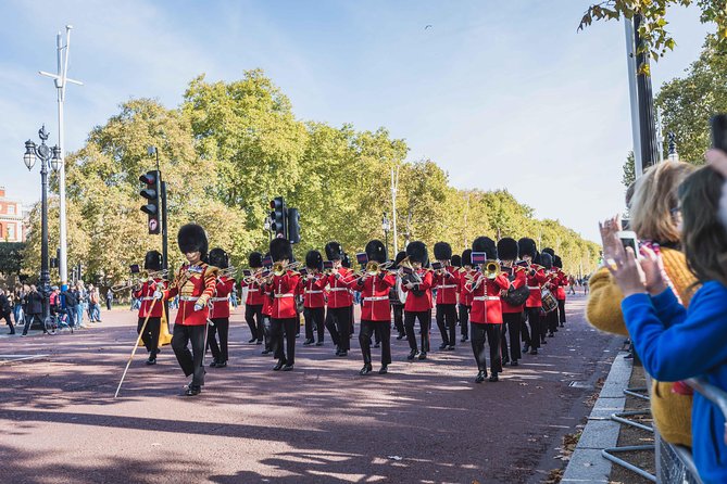 Changing of the Guard Guided Walking Tour in London - Marching down the Mall