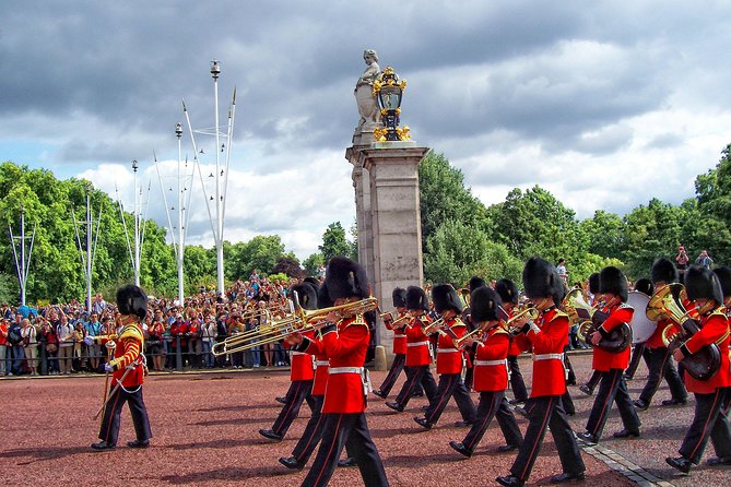 Changing of the Guard Guided Walking Tour Semi-Private 12ppl Max - St. James’s Park and the royal setting