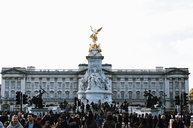 Changing of the Guard Guided Walking Tour Semi-Private 12ppl Max - Clarence House and the final stretch