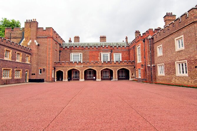 Changing of the Guard Small-Group Walking Tour in London - What the $26.39 price really covers
