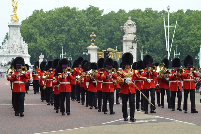 Changing of the Guard Walking Tour - Following the guards from one viewpoint to another