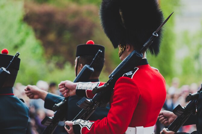 Changing of the Guard Walking Tour - Pace, comfort, and what to bring