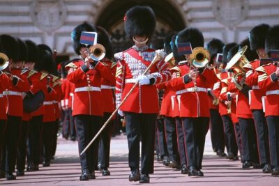 Changing of the Guard Walking Tour in London at Buckingham Palace