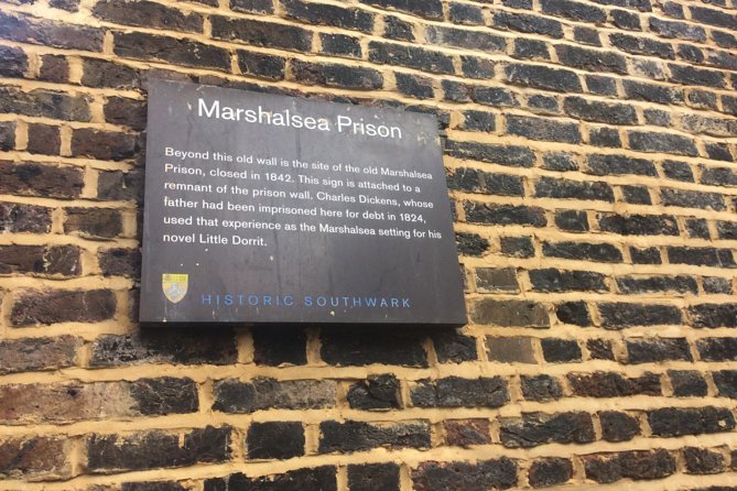 Charles Dickens Private Walking Tour - Shakespeare’s Globe and the riverfront route