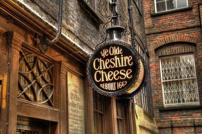 Charles Dickens Private Walking Tour - Lincoln’s Inn Fields and Krook’s alley