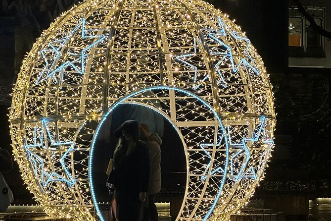 Christmas Lights and Markets London Taxi Tour - Covent Garden offers the best market pause