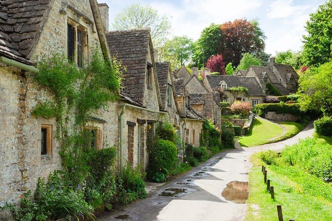 Honey-stone weavers cottages at Arlington Row, Bibury, in the Cotswolds