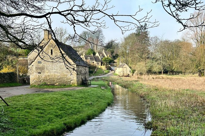 Cotswolds Villages and Oxford Full Day Tour from London - What the guide adds to the day