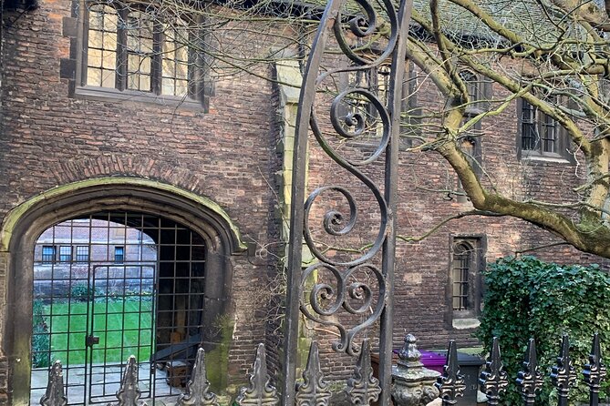 Creepy Cambridge - Cambridge's Most Entertaining Ghost Walk - Sidney Sussex College and the unsettled remains of Oliver Cromwell