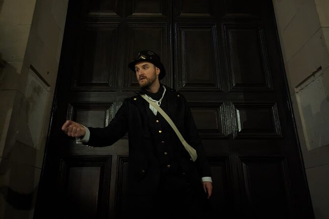 Dark History Walking Tour in Warwick - Thomas Oken’s house and a troubling death