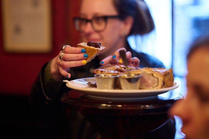 Devour London Historical Pub Tour:Traditional British Food & Ales - The price makes sense if you value small groups