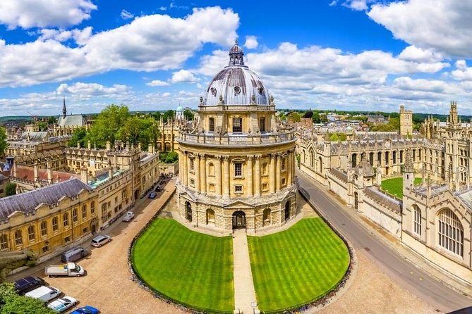 Discover Oxford and Cambridge with Guide from London by Coach - Oxford in 90 minutes: dreaming spires and old college lanes