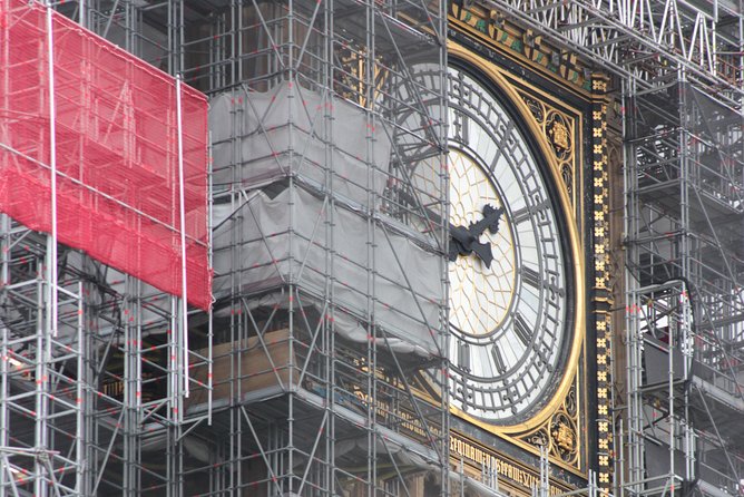 Discover the Secrets of Whitehall - Finishing at Buckingham Palace