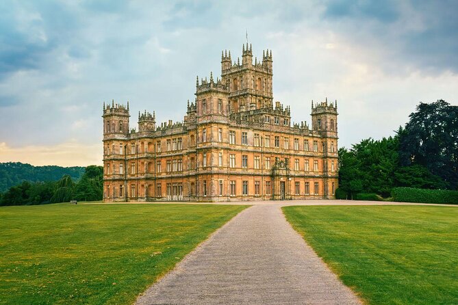 Downton Abbey and Village Coach Tour from London with Highclere - Key points at a glance