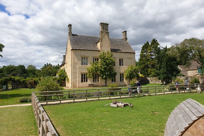 Downton Abbey Day In The Cotswolds Tour - Burford’s High Street and classic Cotswolds views