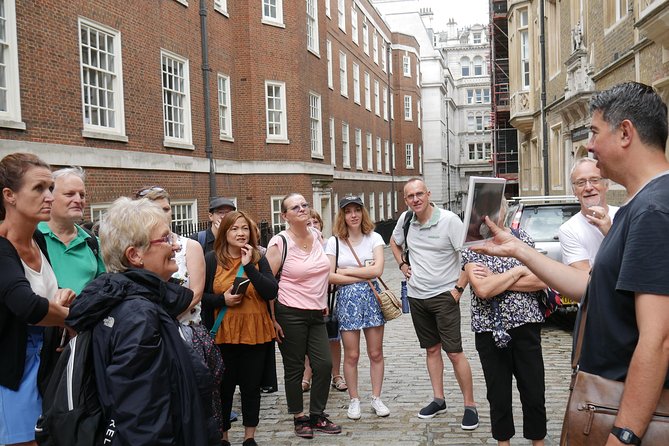 Downton Abbey London Walking Tour - Buckingham Palace and the Crawley family’s London life