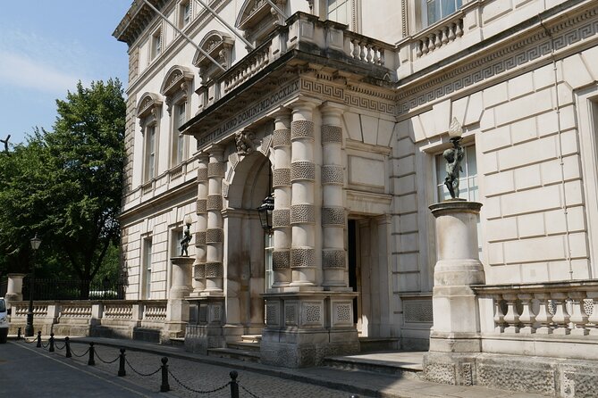 Downton Abbey Town and Country Tour from London by Private Black Taxi - What the private black cab adds