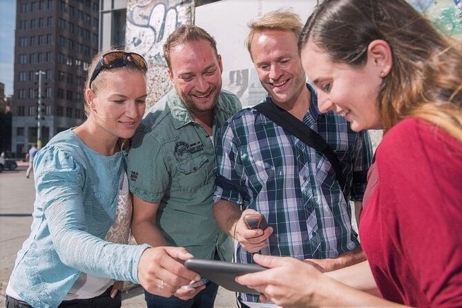 e-Scavenger Hunt London: Explore the City at Your Own Pace - Borough Market and the route’s food stop