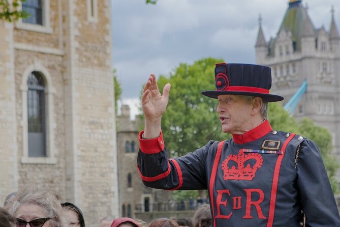 Easy Access Tower of London Crown Jewel Torture and Executions - Meeting at Tower Hill and entering the fortress