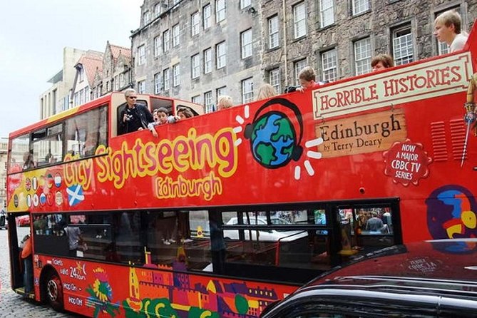 Edinburgh Rail Trip from London with Castle entry and Hop-on Hop-off bus - Princes Street Gardens and the New Town view