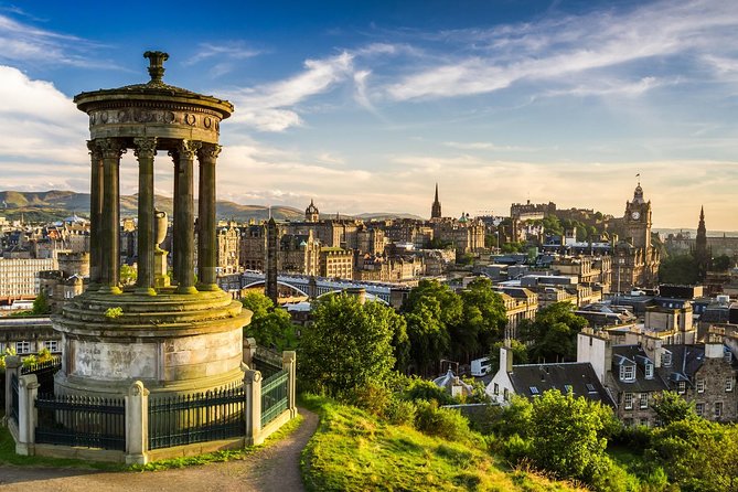 Edinburgh Rail Trip from London with Castle entry and Hop-on Hop-off bus - Reaching Edinburgh Castle from the station