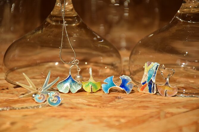 Enamel Jewellery Making Class in London - What the small group format means