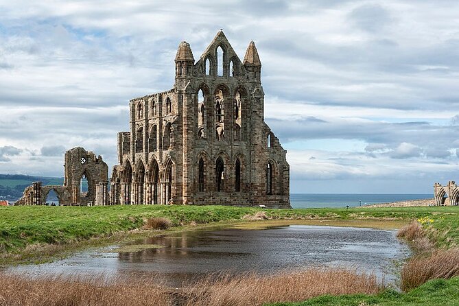 Essential Whitby: Discover the town’s legends on a self-guided audio tour - A first walk through Whitby’s legends