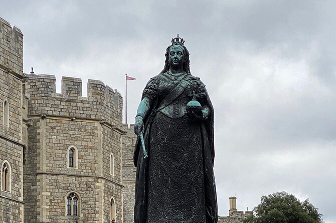 Explore Windsor Castle and Hampton Court Palace - What the guide does, and what the guide does not do