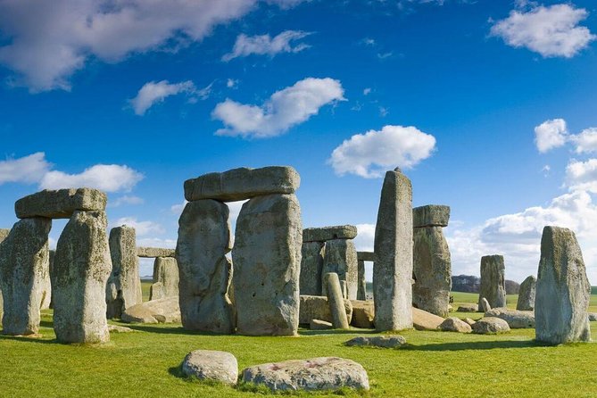 Extended visit: Windsor Castle & Stonehenge - Leaving London from Victoria at 8 a.m.
