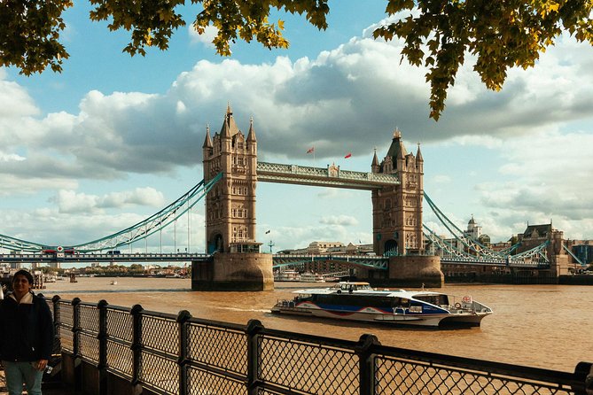 Family Friendly London Private City Tour - Big Ben and the Westminster postcard view