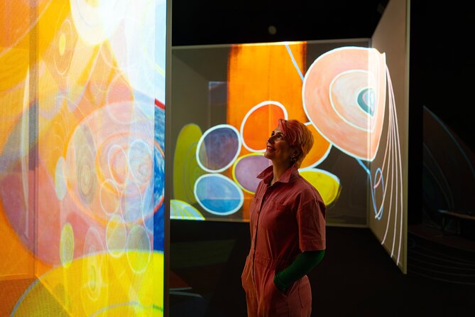 Frameless - Immersive Art Experience in London - The World Around Us brings oceans and cities indoors