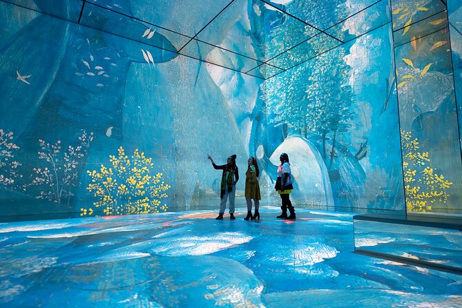 Frameless - Immersive Art Experience in London - The Art of Abstraction creates a moving maze