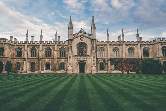 From London: Cambridge Day Trip Including Tour Guide - The coach from London Bridge
