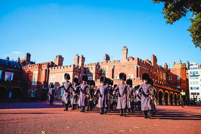 Full Royal Tour: Royal London & Buckingham Palace Tour - The walking pace and the 19,000-step warning