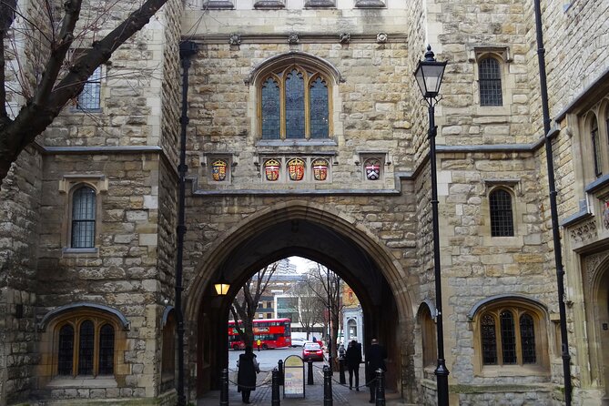 GRAILTRAIL: Quest for the Holy Grail (Self-Guided Adventure Walk) - Reading clues in London’s overlooked corners