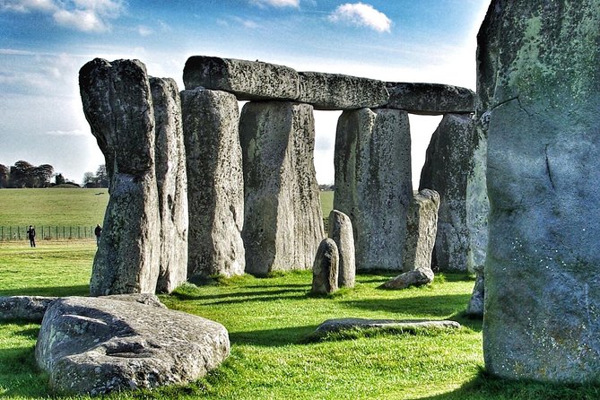 Guided tour to Bath & Stonehenge from Cambridge by Roots Travel. - Why the 13-hour schedule is worth considering