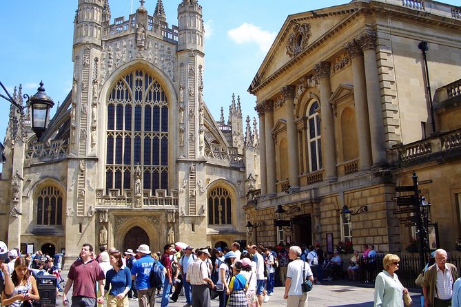 Guided tour to Bath & Stonehenge from Cambridge by Roots Travel. - Stonehenge: two hours with the stones