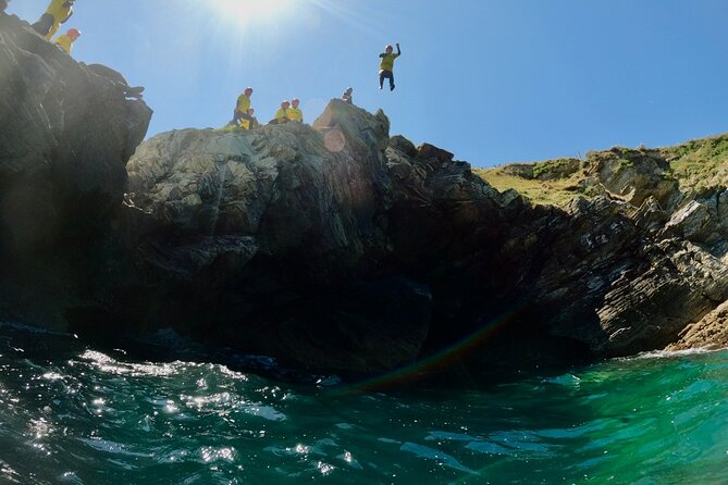 Half-Day Coasteering in Newquay Cornwall - How the guides shape the day
