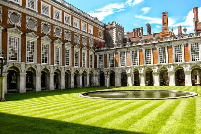 Hampton Court Guided Tour. Full day Access & High Tea - The palace details that make the stories memorable