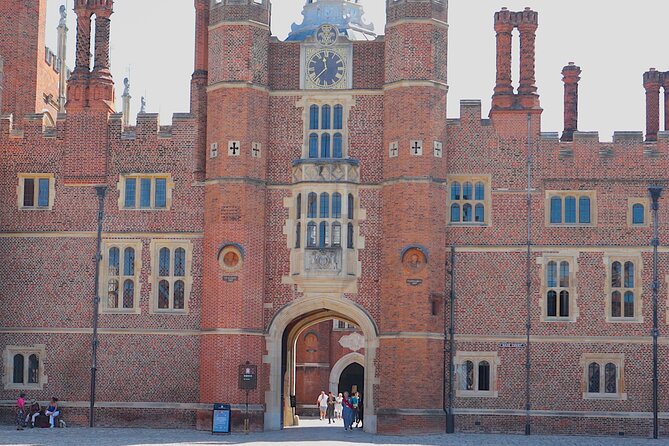 Hampton Court Guided Tour. Full day Access & High Tea - How the timing works