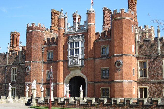 Hampton Court Palace 3hr tour: Henry VIII's & William III's intriguing Palaces - Why Hampton Court works so well as a private tour