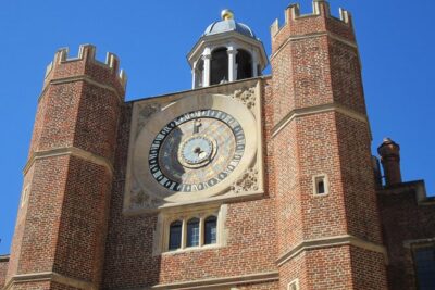 Hampton Court Palace 3hr tour: Henry VIII’s & William III’s intriguing Palaces