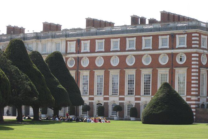 Hampton Court Palace 3hr tour: Henry VIII's & William III's intriguing Palaces - The Haunted Gallery and Hampton Court’s darker side