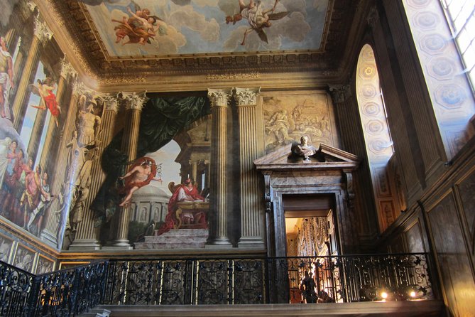 Hampton Court Palace 3hr tour: Henry VIII's & William III's intriguing Palaces - The gardens, maze, grapevine, and real tennis