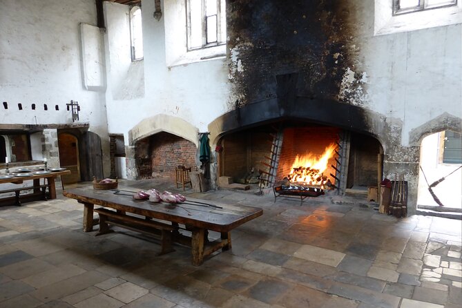 Hampton Court Palace Private Guided Tour - Henry VIII’s Tudor palace and the working kitchens