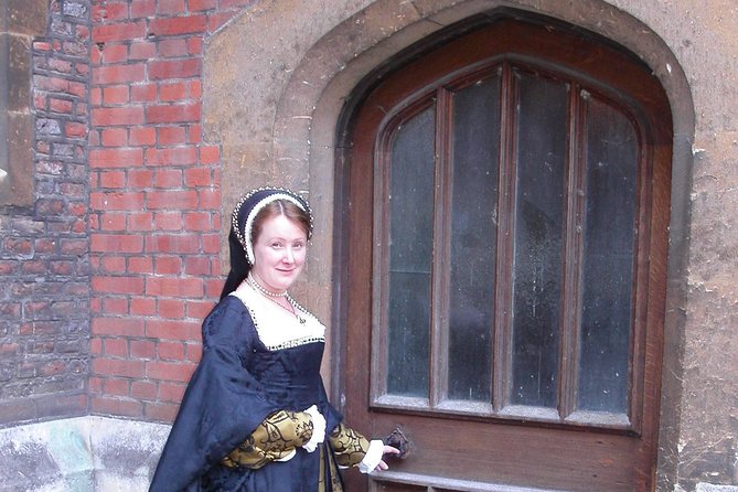 Hampton Court Palace Private Tour - Secrets of Henry VIII - The Tudor rooms and the people behind them