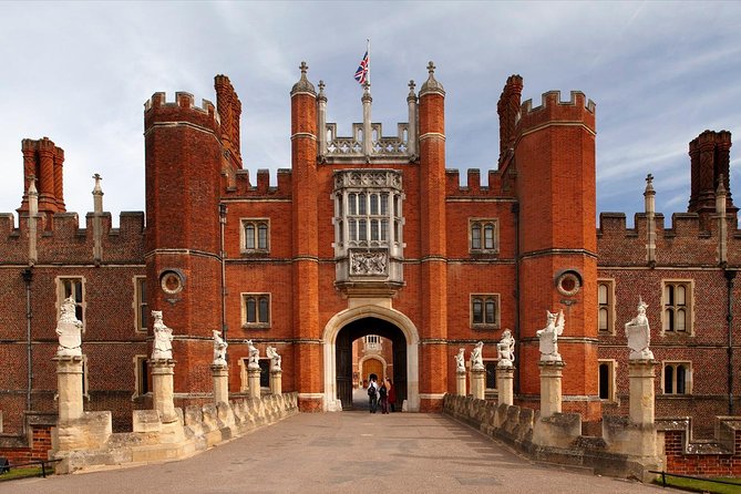 Hampton Court Palace & Windsor Castle Private Car Tour from London - Hampton Court Palace and the world of Henry VIII