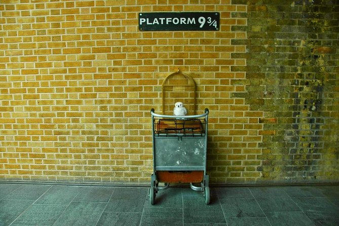 Harry Potter Film Location Walking Tour & Thames River Cruise - Leicester Square mixes Potter with London cinema