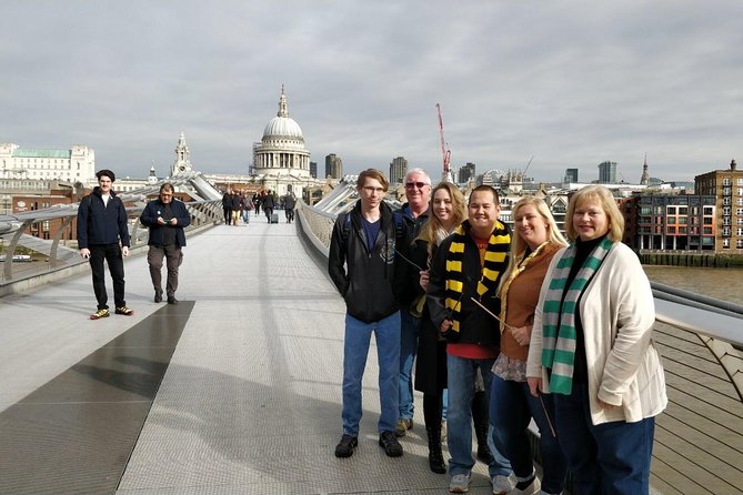 Harry Potter Filming Locations: Private Black Cab Tour in London - Platform 9 3/4 starts the story