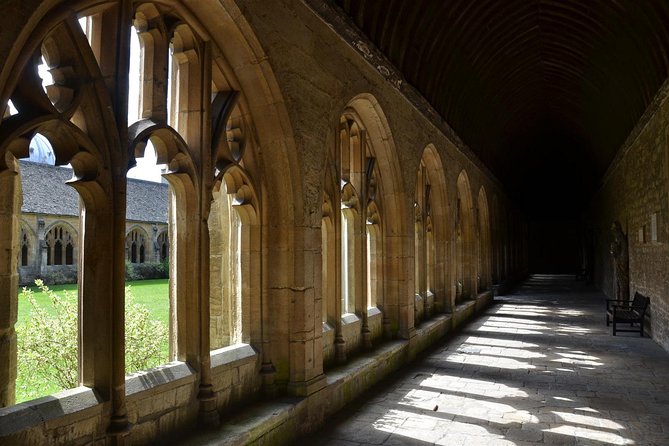 Harry Potter Walking Tour of Oxford Including New College - Blackwell’s Bookshop and the Muggle start